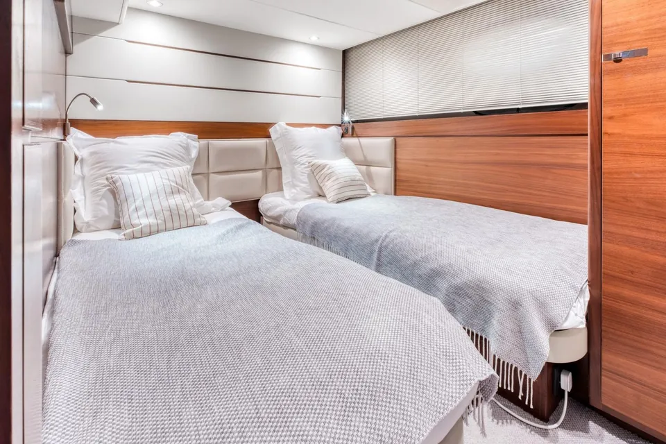 True Riviera, 2016 Princess 68 Fly, photo 20
