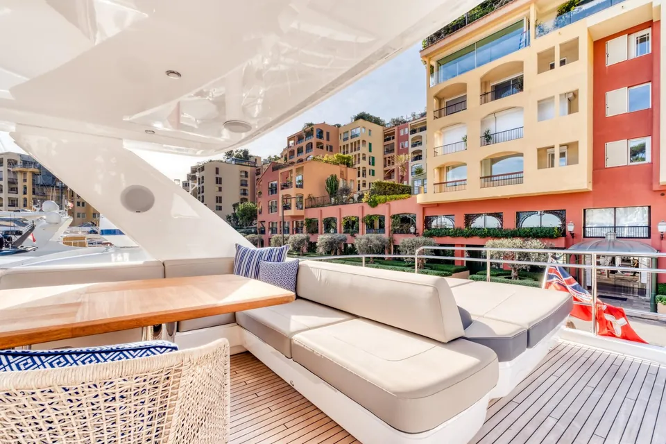 True Riviera, 2016 Princess 68 Fly, photo 22