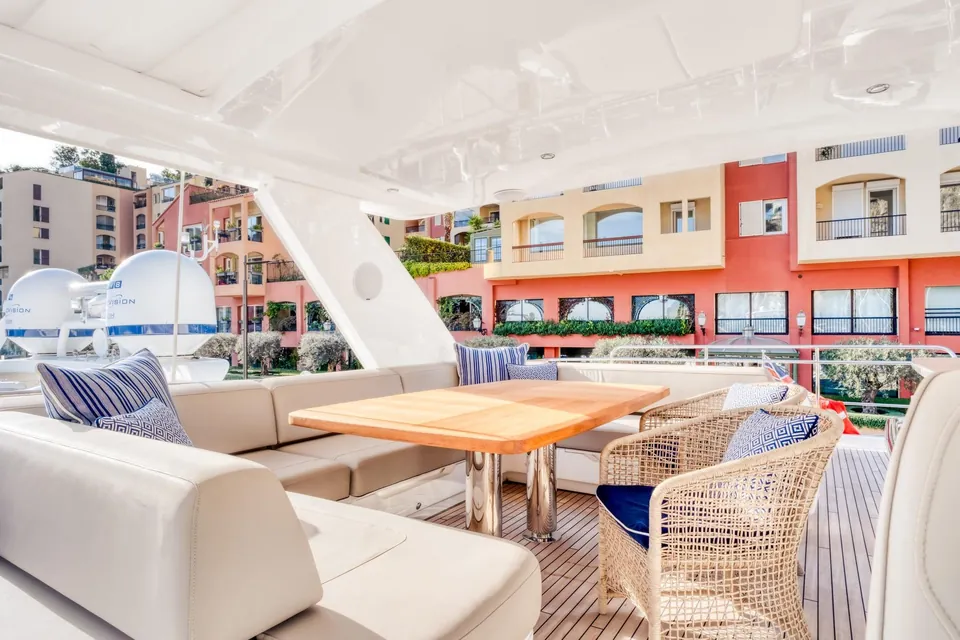 True Riviera, 2016 Princess 68 Fly, photo 24