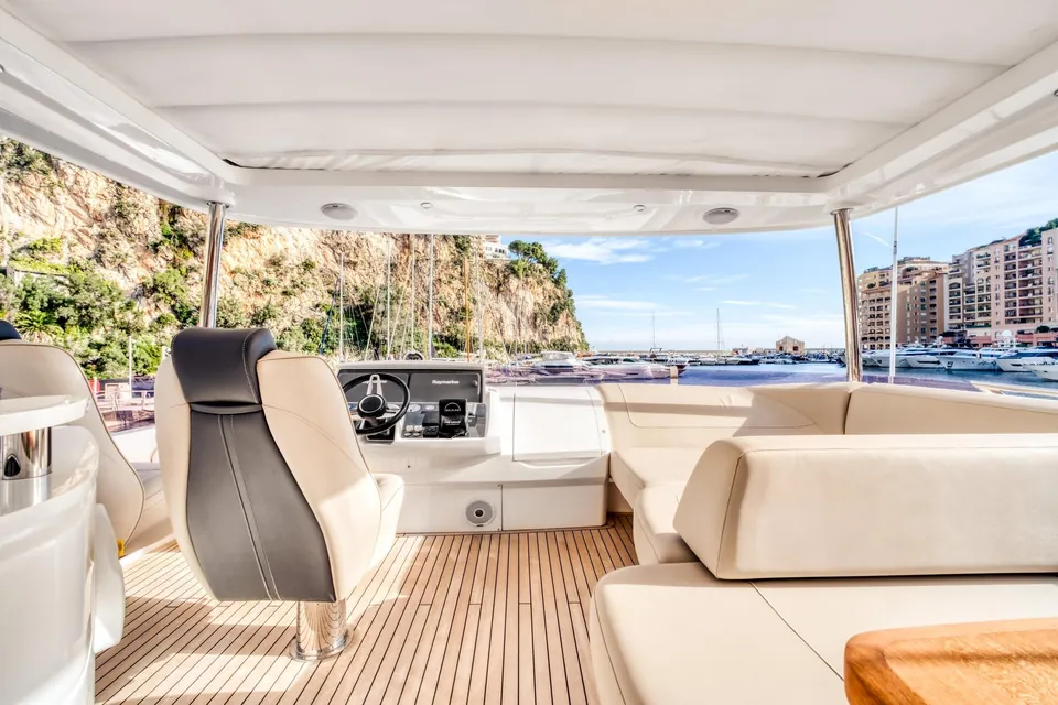 True Riviera, 2016 Princess 68 Fly, photo 25