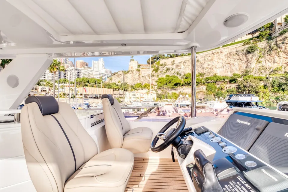 True Riviera, 2016 Princess 68 Fly, photo 26