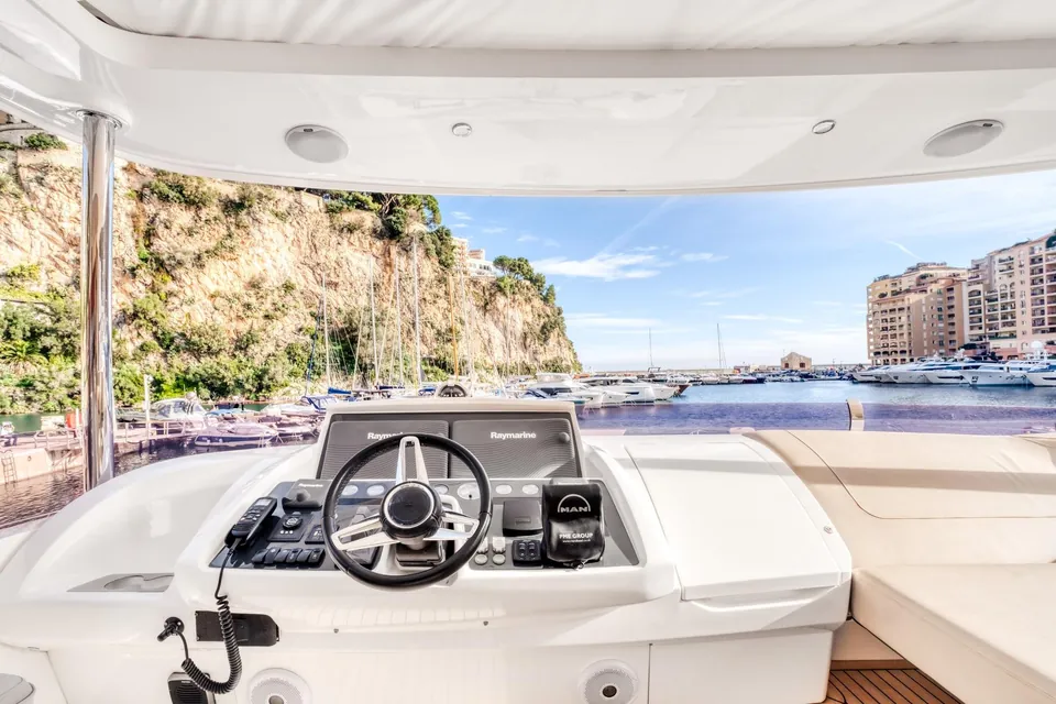 True Riviera, 2016 Princess 68 Fly, photo 27