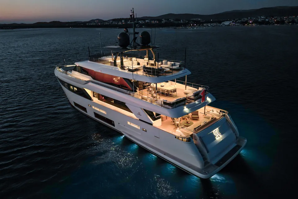 SK, 2019 Custom Line Navetta 33, photo 2