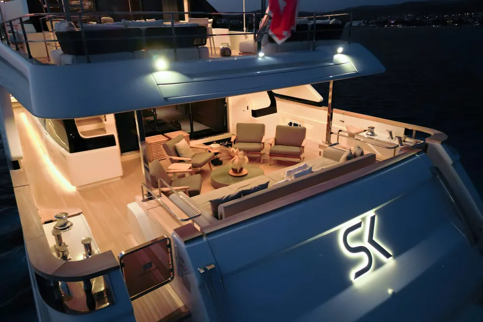 SK, 2019 Custom Line Navetta 33, photo 3