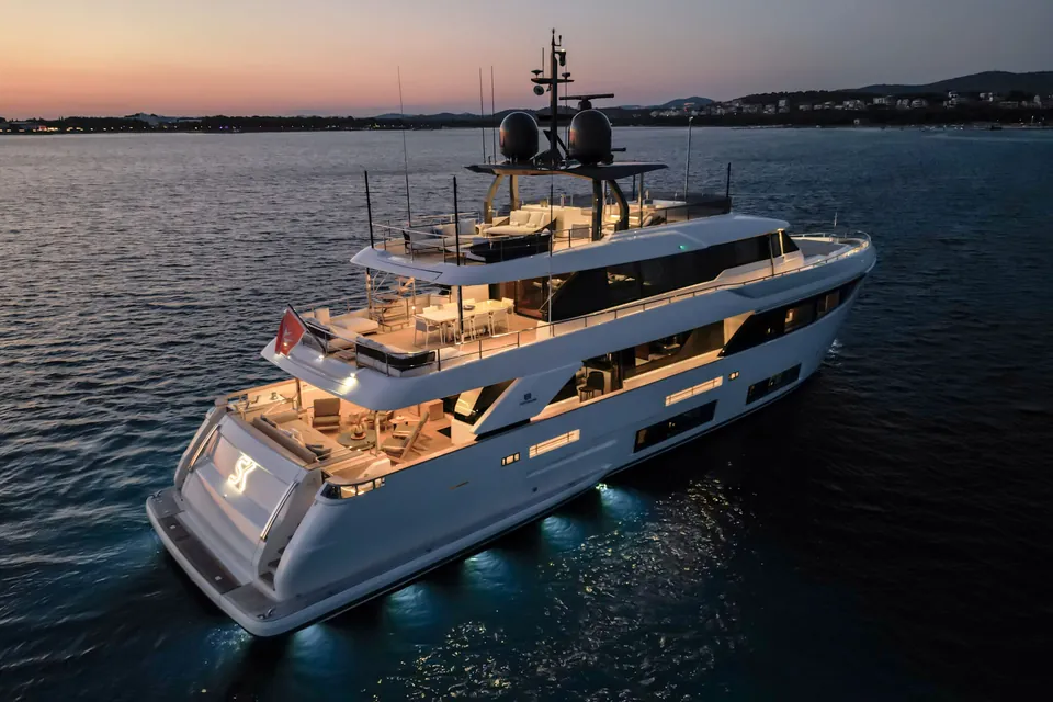 SK, 2019 Custom Line Navetta 33, photo 7