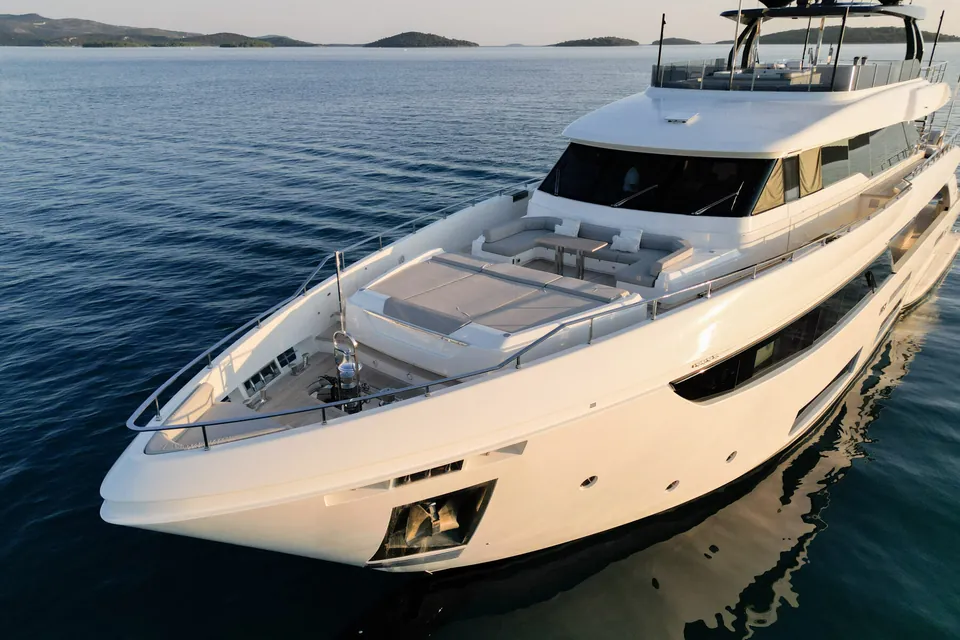 SK, 2019 Custom Line Navetta 33, photo 15