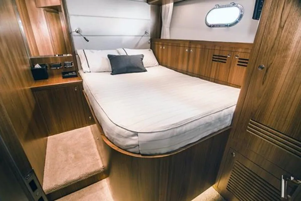 Johnson 83' Flybridge W/Hydraulic Platform, 2026 Johnson Yachts Flybridge Motor Yacht, photo 7
