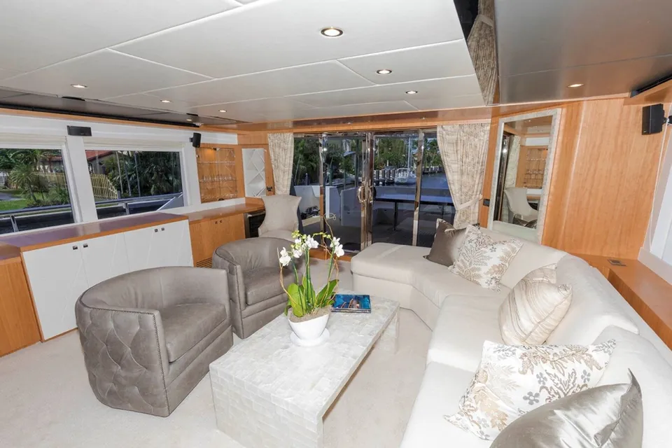 Johnson 93 Open Bridge, 2026 Johnson Yachts Open Flybridge with Hydraulic Platform, photo 7