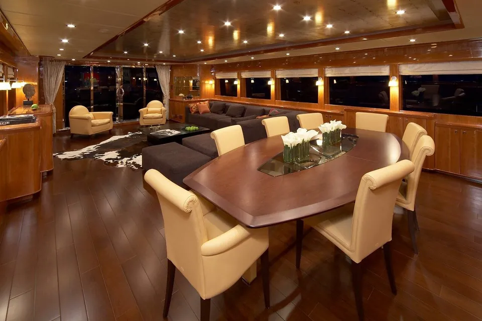 Johnson 110 Flybridge, 2026 Johnson Yachts RPH W/ON-DECK MASTER, photo 2