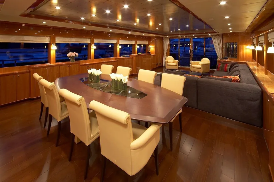 Johnson 110 Flybridge, 2026 Johnson Yachts RPH W/ON-DECK MASTER, photo 3