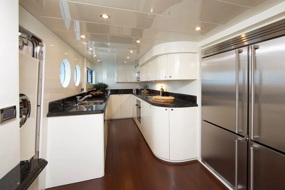 Johnson 110 Flybridge, 2026 Johnson Yachts RPH W/ON-DECK MASTER, photo 4