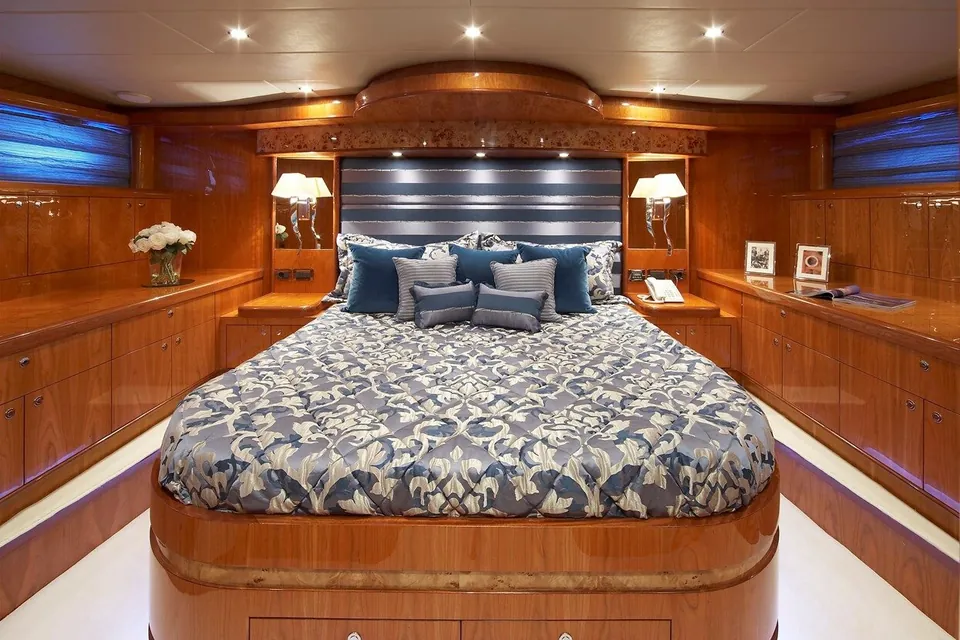 Johnson 110 Flybridge, 2026 Johnson Yachts RPH W/ON-DECK MASTER, photo 6