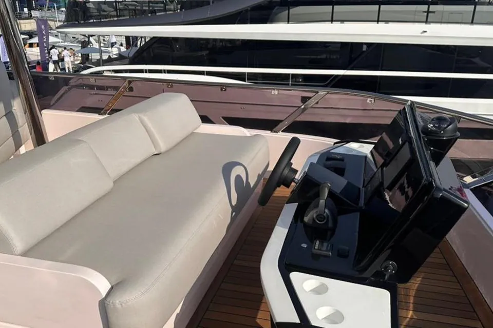 2025 Xcel Yachts Xcel 70, photo 7