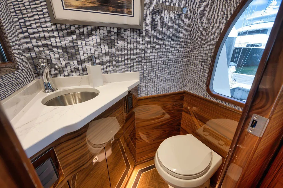 GYS Trade, 2024 Viking Yachts 68 Convertible, photo 9
