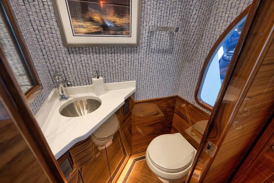 GYS Trade, 2024 Viking Yachts 68 Convertible, photo 10