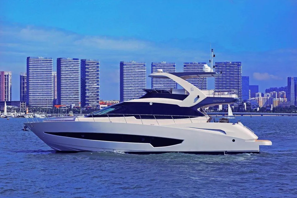 Aquitalia 68, 2023 Raffles AY68 Flybridge, photo 1