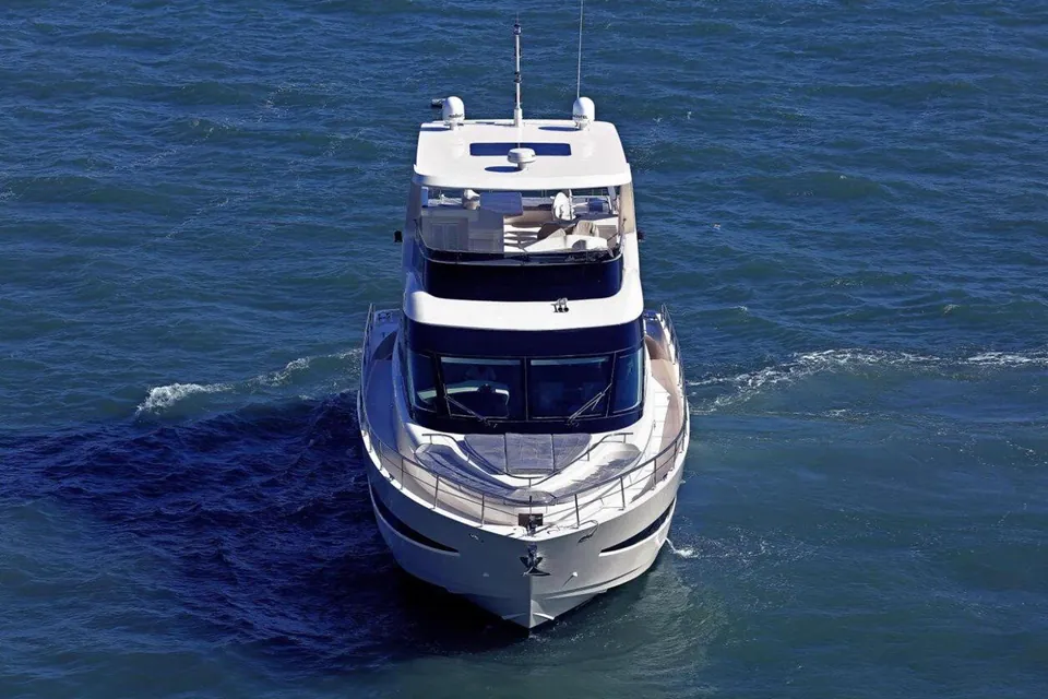 Aquitalia 68, 2023 Raffles AY68 Flybridge, photo 2