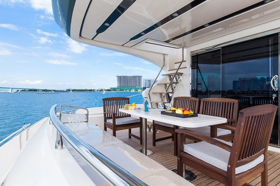 Aquitalia 68, 2023 Raffles AY68 Flybridge, photo 5