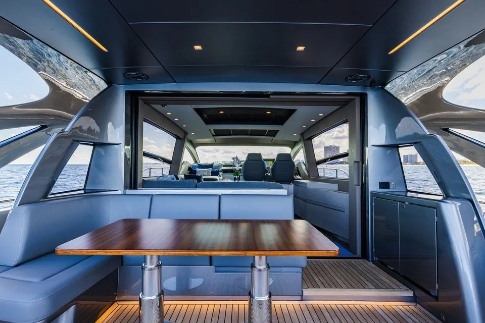 Unreel, 2023 Pershing 7X, photo 10