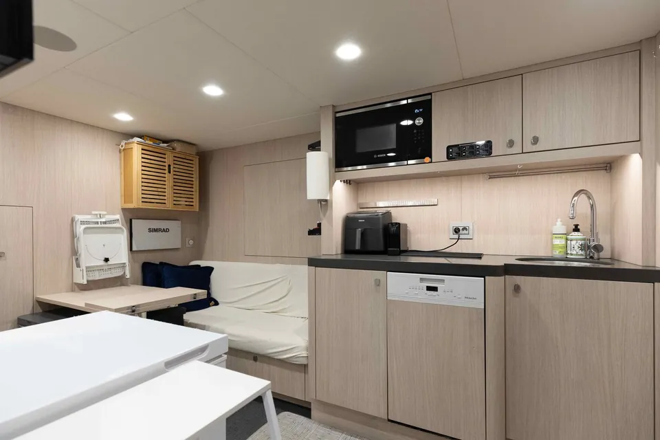 Blondie, 2020 Van der Valk Explorer 28M RPH, photo 20
