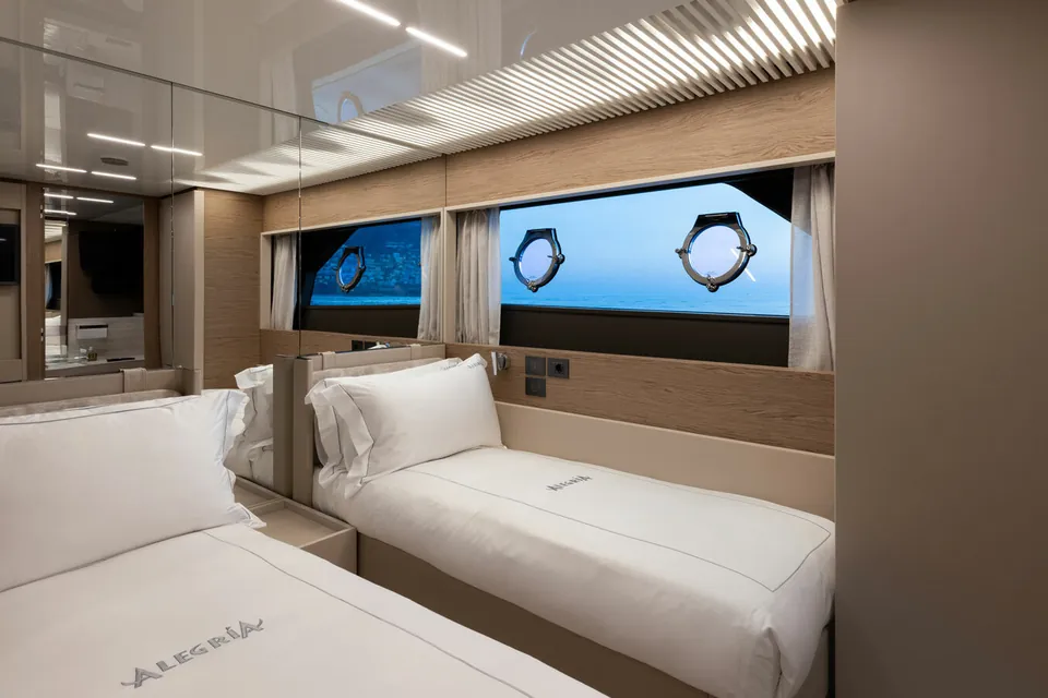 Alegria II, 2020 Ferretti 920, photo 9