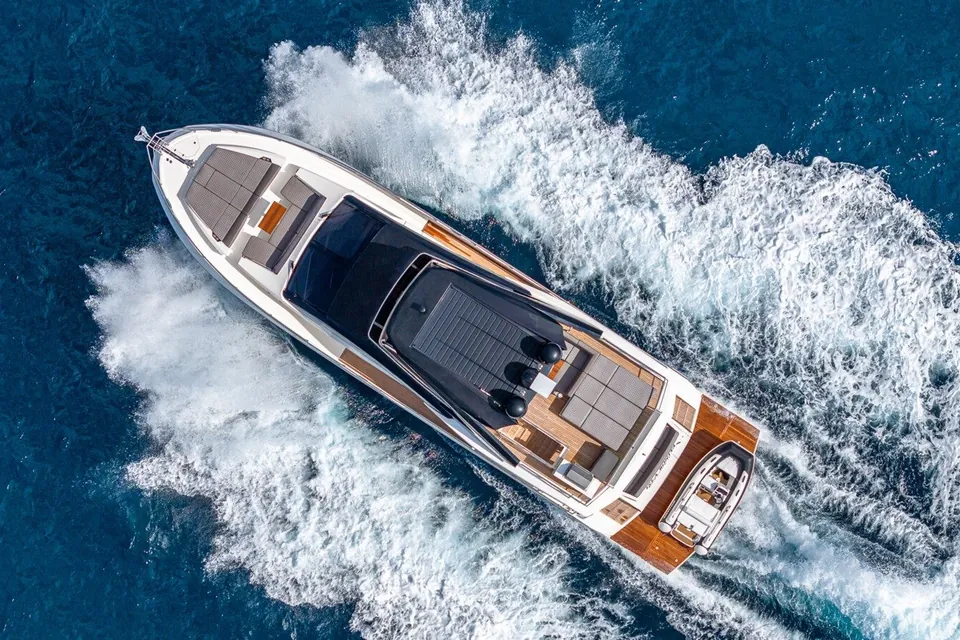 Isla Bonita, 2023 Astondoa 66 Flybridge, photo 3