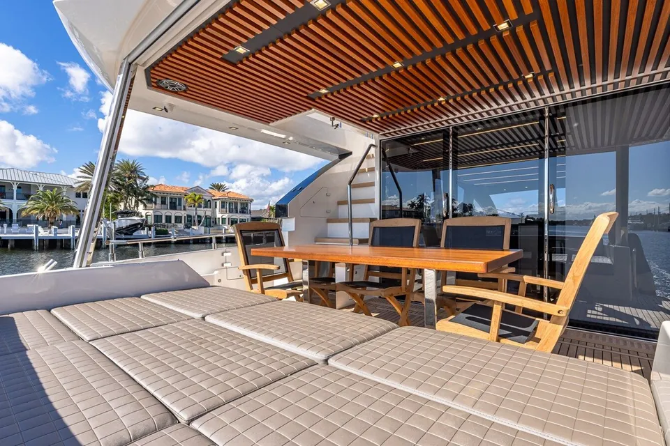 Isla Bonita, 2023 Astondoa 66 Flybridge, photo 10