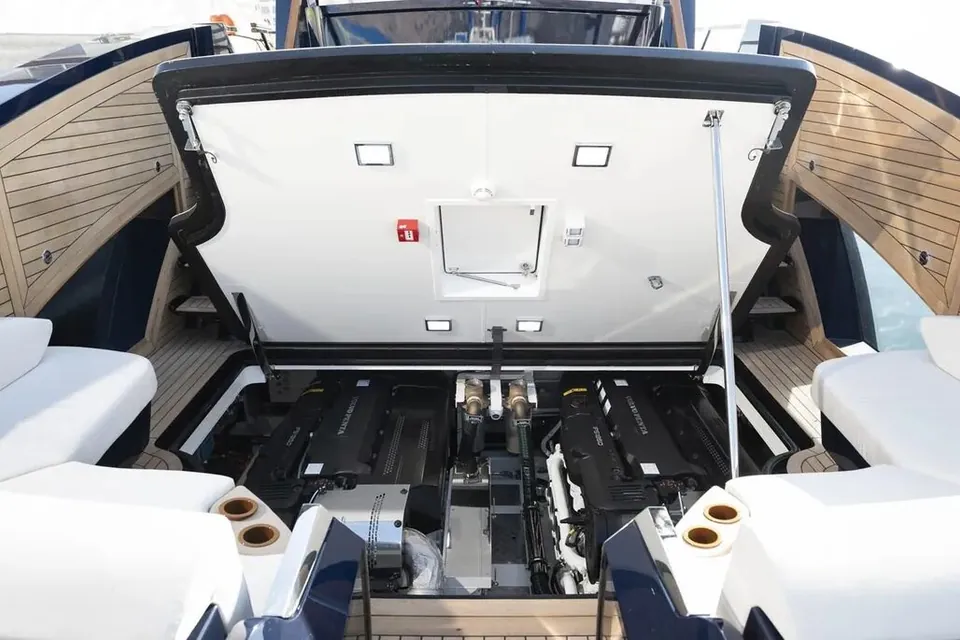 2023 Lazzara LSX 67, photo 3