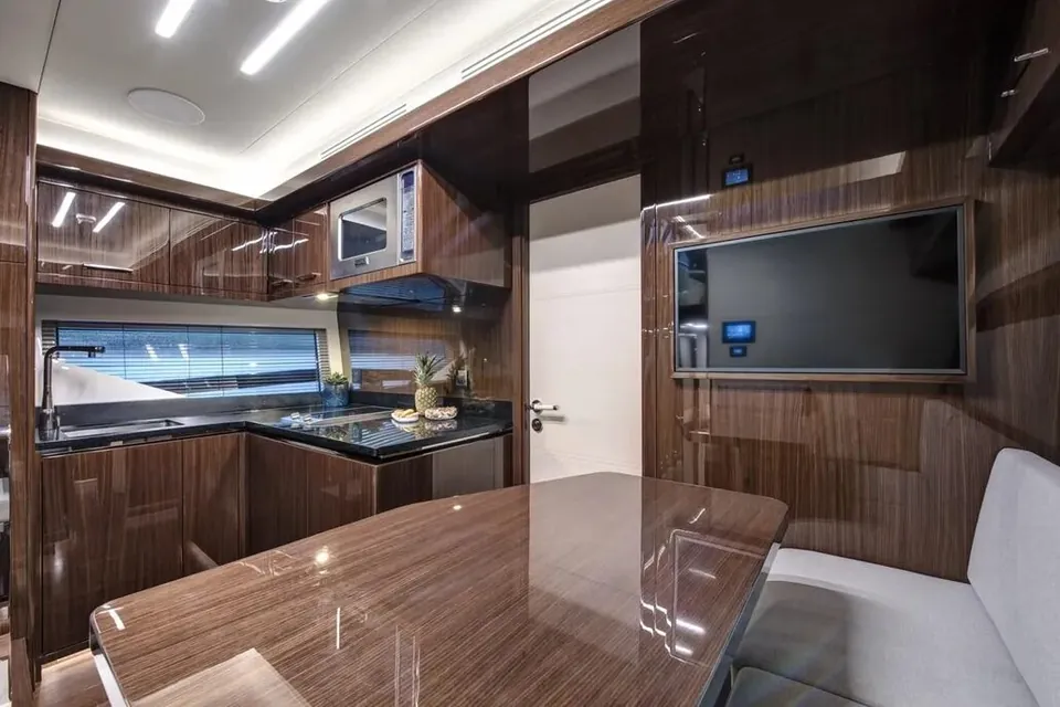2023 Lazzara LSX 67, photo 11