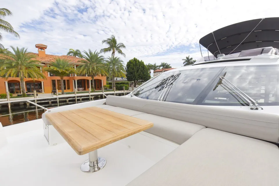 2022 Sunseeker 74 Sport Yacht, photo 9