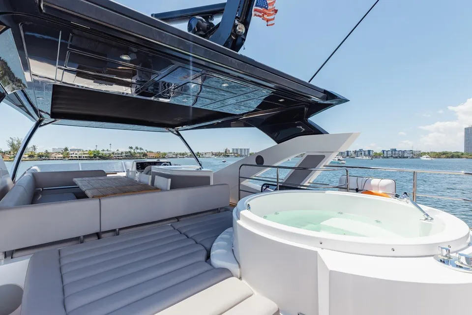 Milamo, 2022 Sunseeker 76 Yacht, photo 5
