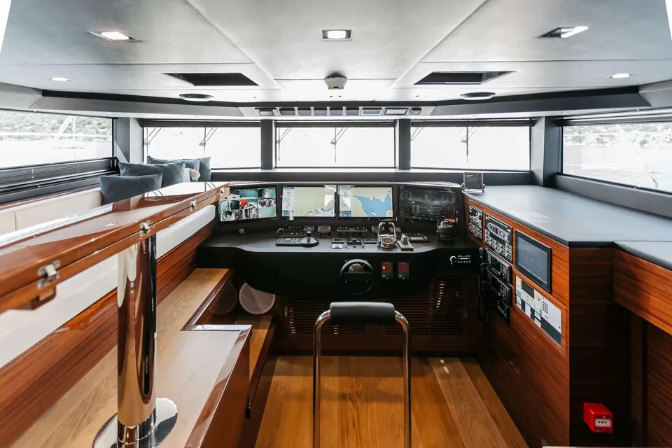 Papillon, 2022 Bering Yachts 92, photo 8
