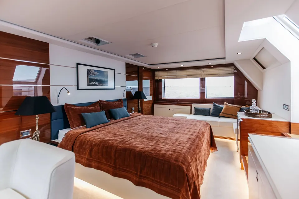 Papillon, 2022 Bering Yachts 92, photo 14