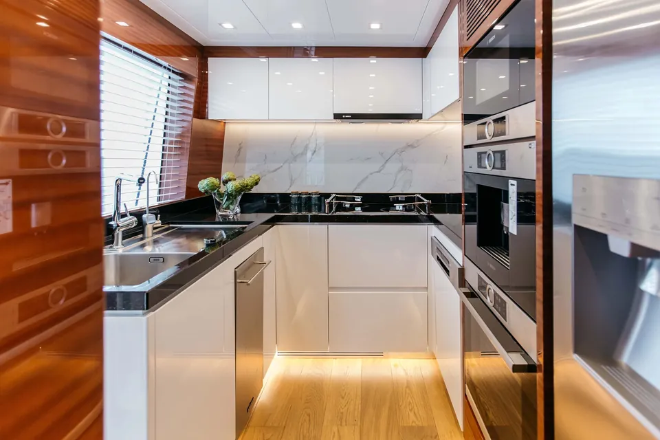 Papillon, 2022 Bering Yachts 92, photo 19