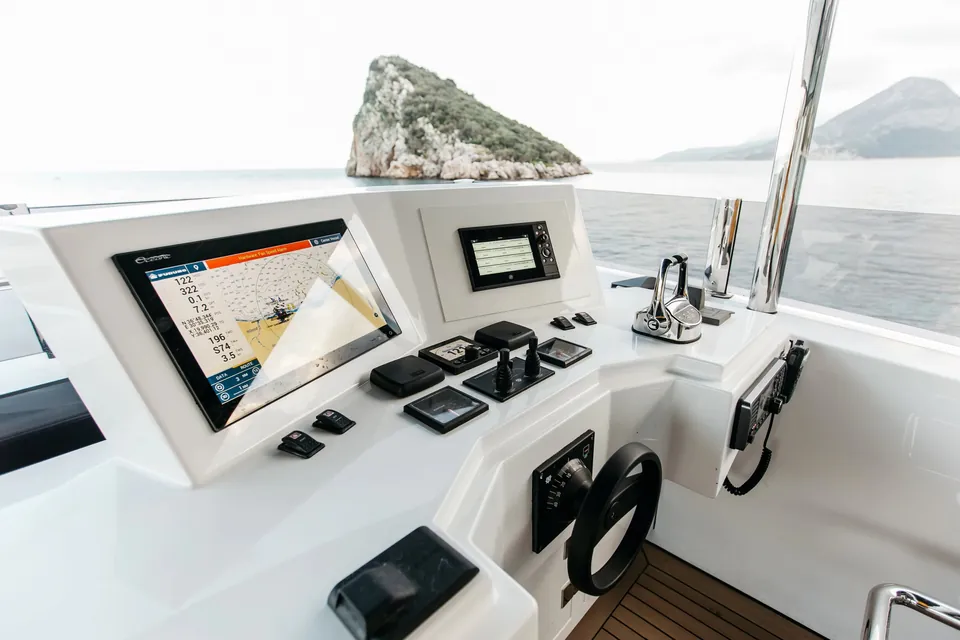 Papillon, 2022 Bering Yachts 92, photo 10
