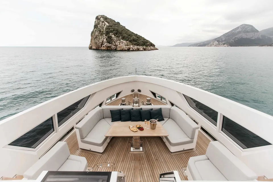 Papillon, 2022 Bering Yachts 92, photo 3