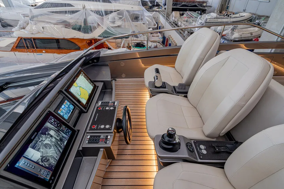 Silver Bullet, 2022 Pershing 8X, photo 10