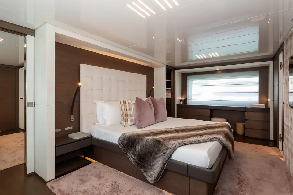 Willpower, 2018 Custom Line Navetta 37, photo 6