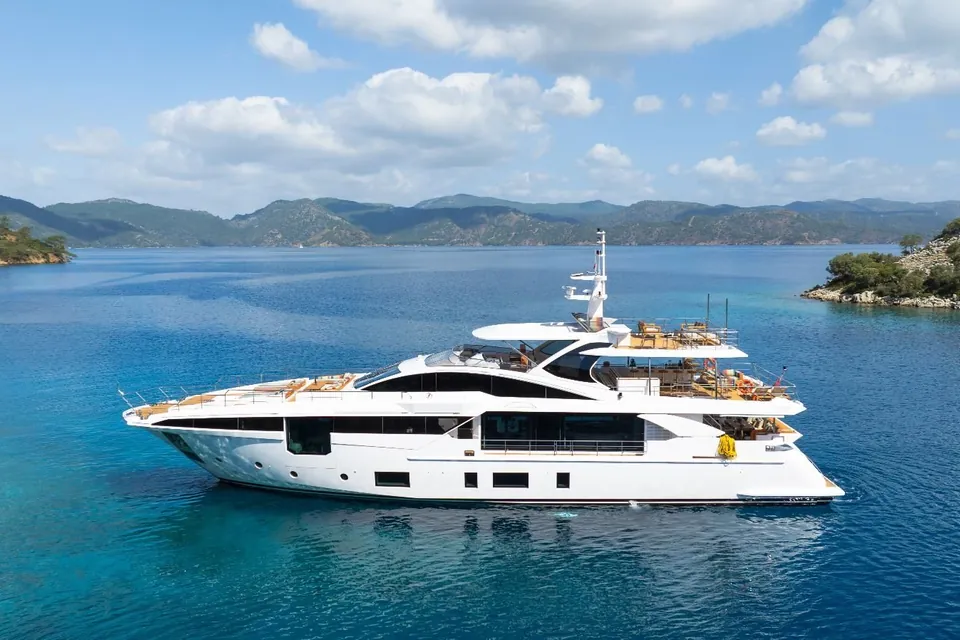 Africa One, 2021 Azimut Grande 35M, photo 2