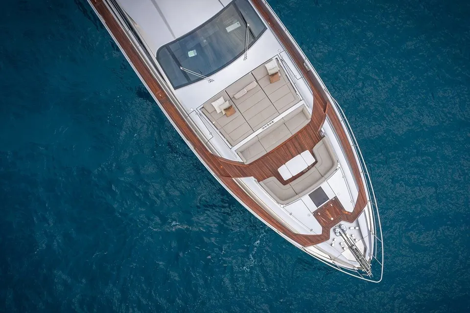 Magic of Ayr, 2021 Pershing 9X, photo 9