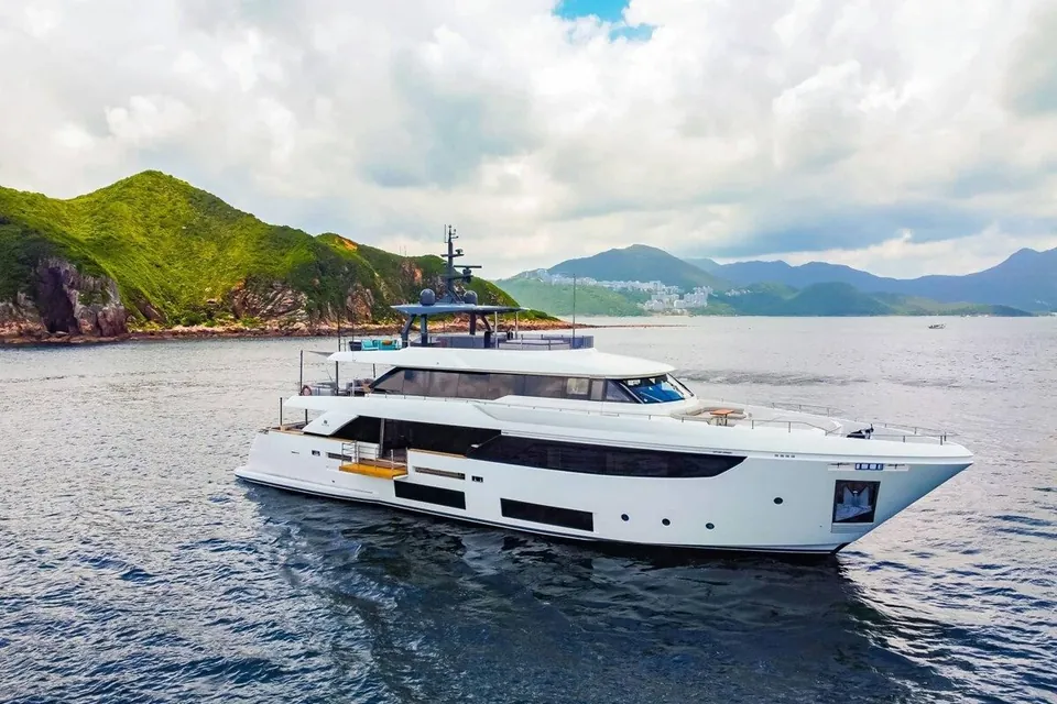 2019 Custom Line Navetta 33, photo 1