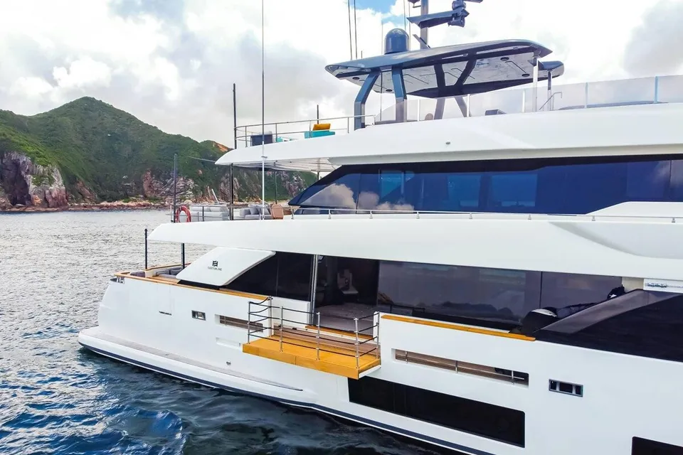 2019 Custom Line Navetta 33, photo 2