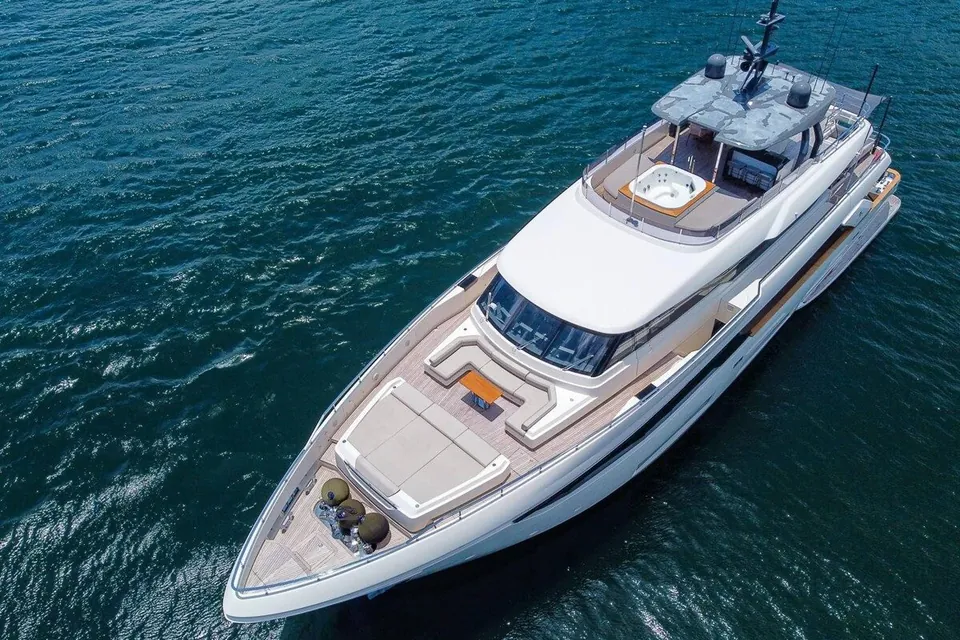 2019 Custom Line Navetta 33, photo 3