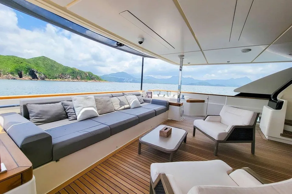 2019 Custom Line Navetta 33, photo 9
