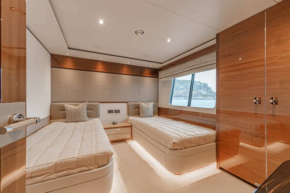 Avalon, 2018 Princess 35M, photo 12