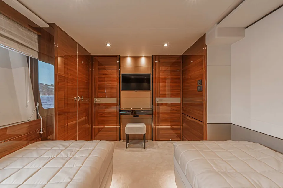 Avalon, 2018 Princess 35M, photo 18