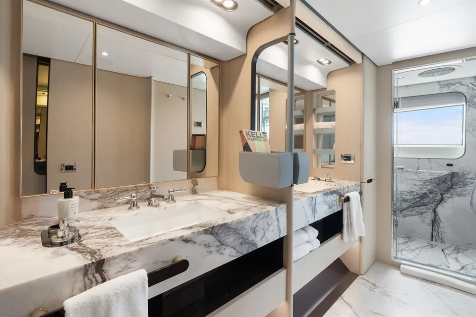 Freedome, 2022 Azimut Grande 32M, photo 15