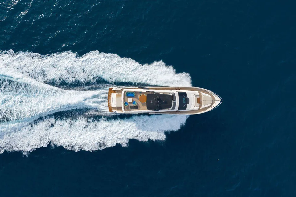 Cecilou, 2018 Cayman Yachts F920, photo 5