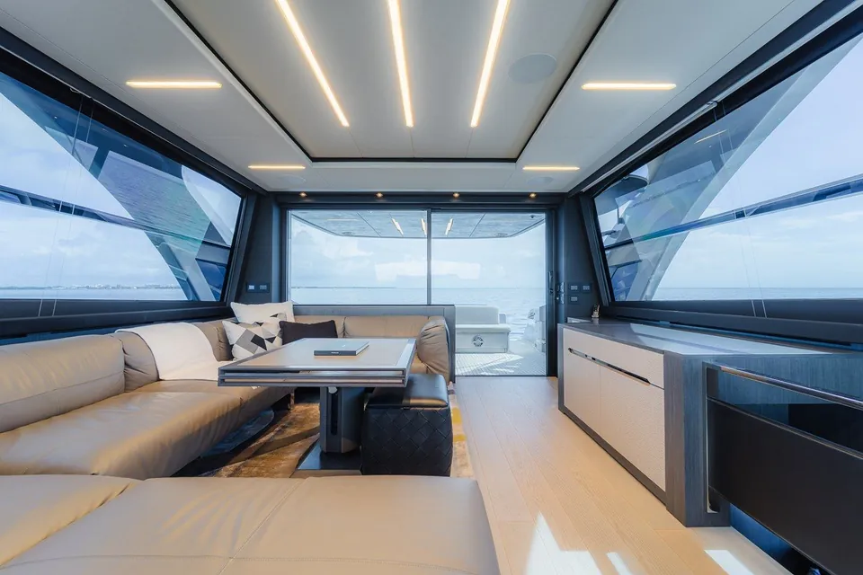 Nova, 2021 Pershing 8X, photo 9