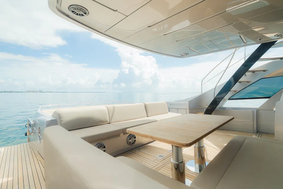Nova, 2021 Pershing 8X, photo 11